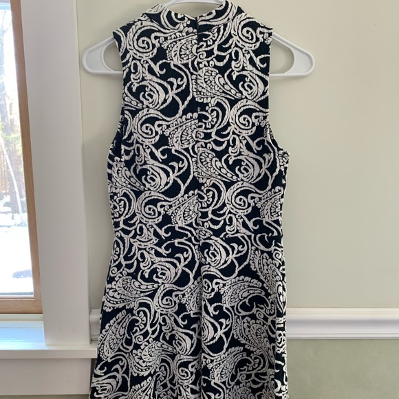 Elegant Casual Dress - Picture 2 of 3